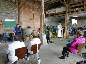 Ökumenischer Familiengottesdienst zum Erntedankfest (Foto: Karl-Franz Thiede)